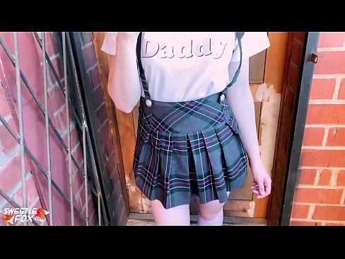 ❤️ Schoolgirl Mengisap penisnya dalam-dalam dan meniduri alih-alih kelas. ☑ Video seks pada kami