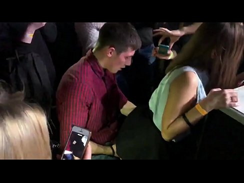 ❤️ Seks nyata di klub malam Rusia. Gadis Rusia berusia 18 tahun di anus dan vagina bercinta di klub malam ☑ Video seks pada kami