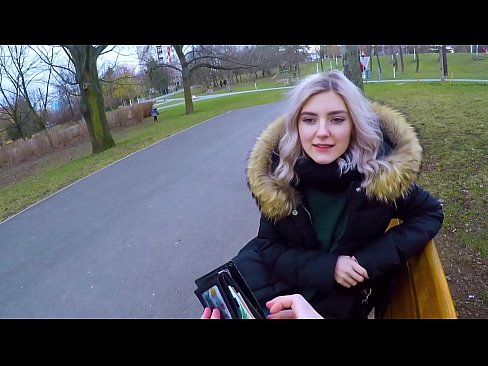 ❤️ Menelan air mani panas orang asing demi uang - blowjob di taman oleh Eva Elfie ☑ Video seks pada kami